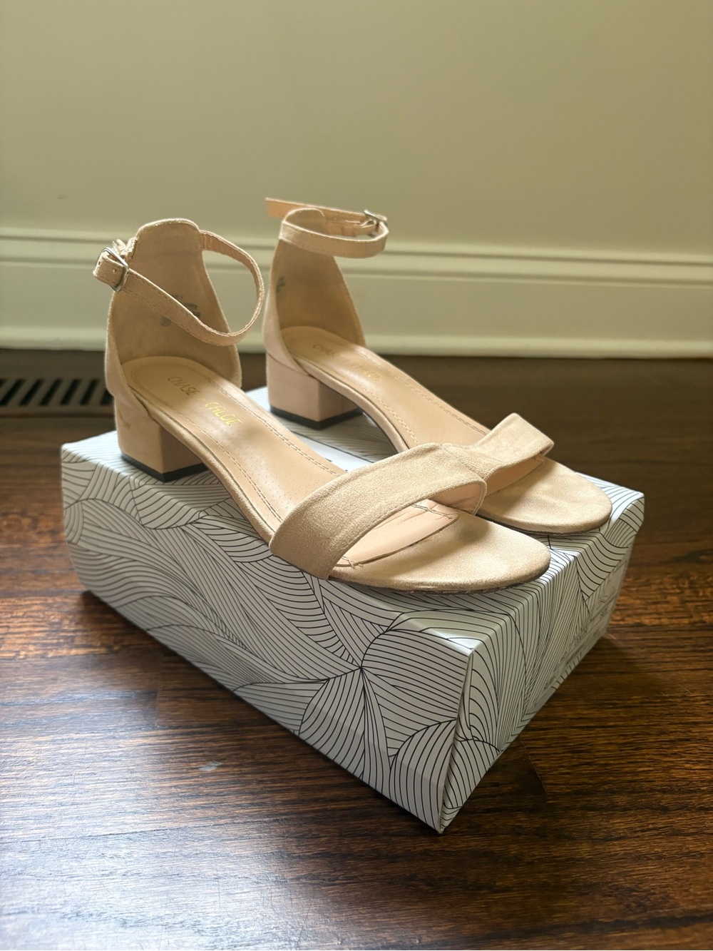 Chase and Chloe Ankle-Strap Block Heel Sandals in Nude 6.5